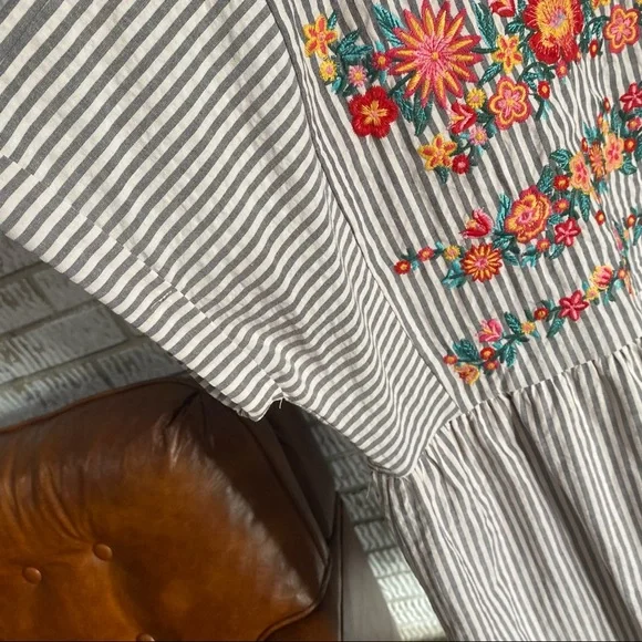 Savanna Jane Gray and White seersucker Embroidered Floral Dress - Picture 5 of 9